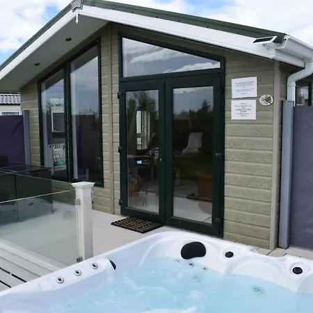 Hot Tub Lodge With Panoramic Views & Free Golf Swarland Exterior photo