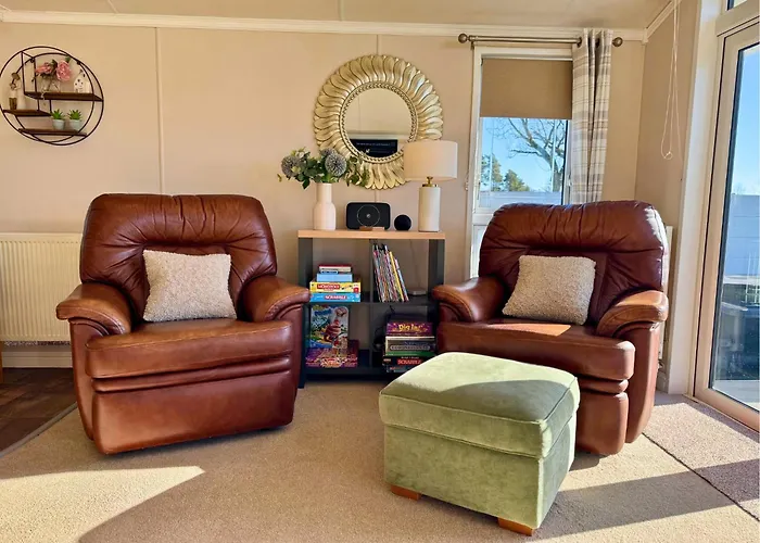 Hot Tub Lodge With Panoramic Views & Free Golf