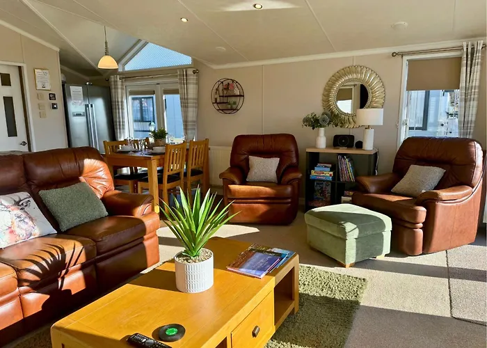 Hot Tub Lodge With Panoramic Views & Free Golf