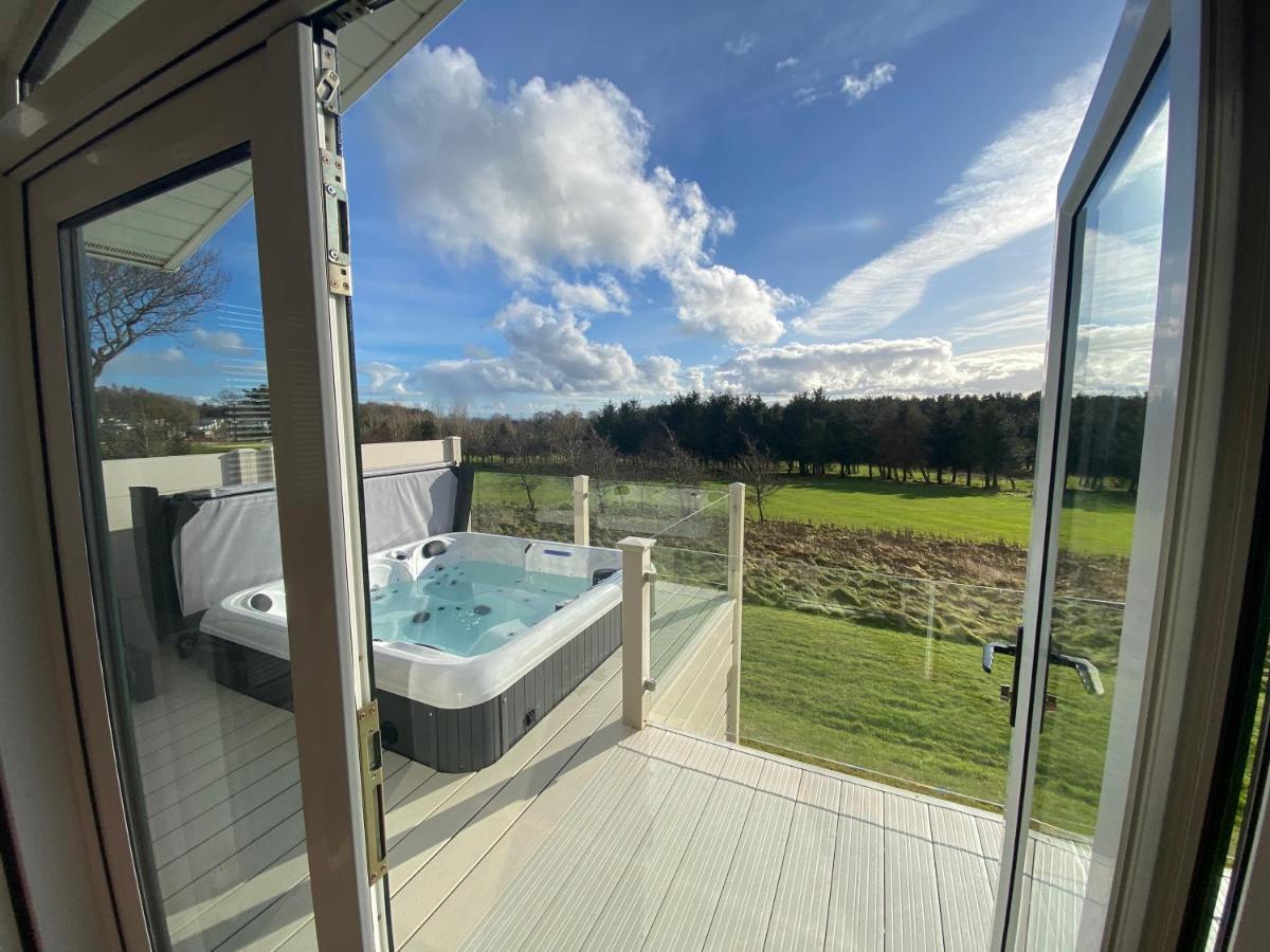 Hot Tub With Panoramic Views & Free Golf Apartment Swarland