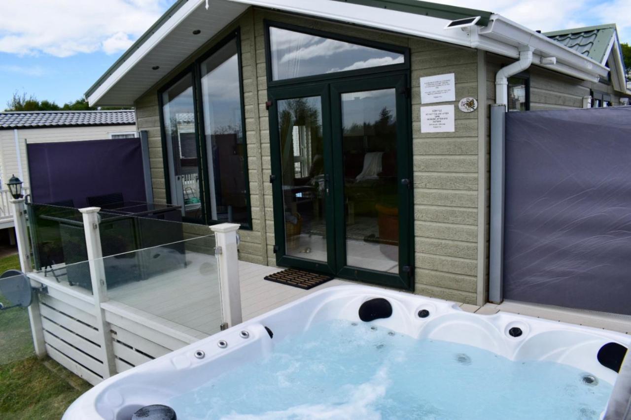 Hot Tub With Panoramic Views & Free Golf Apartment Swarland