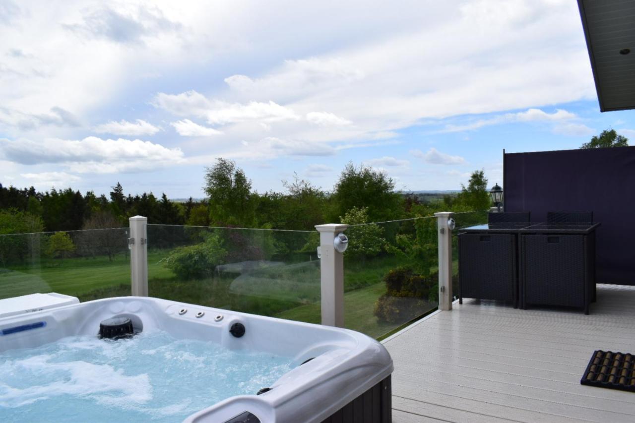Hot Tub With Panoramic Views & Free Golf Apartment *
