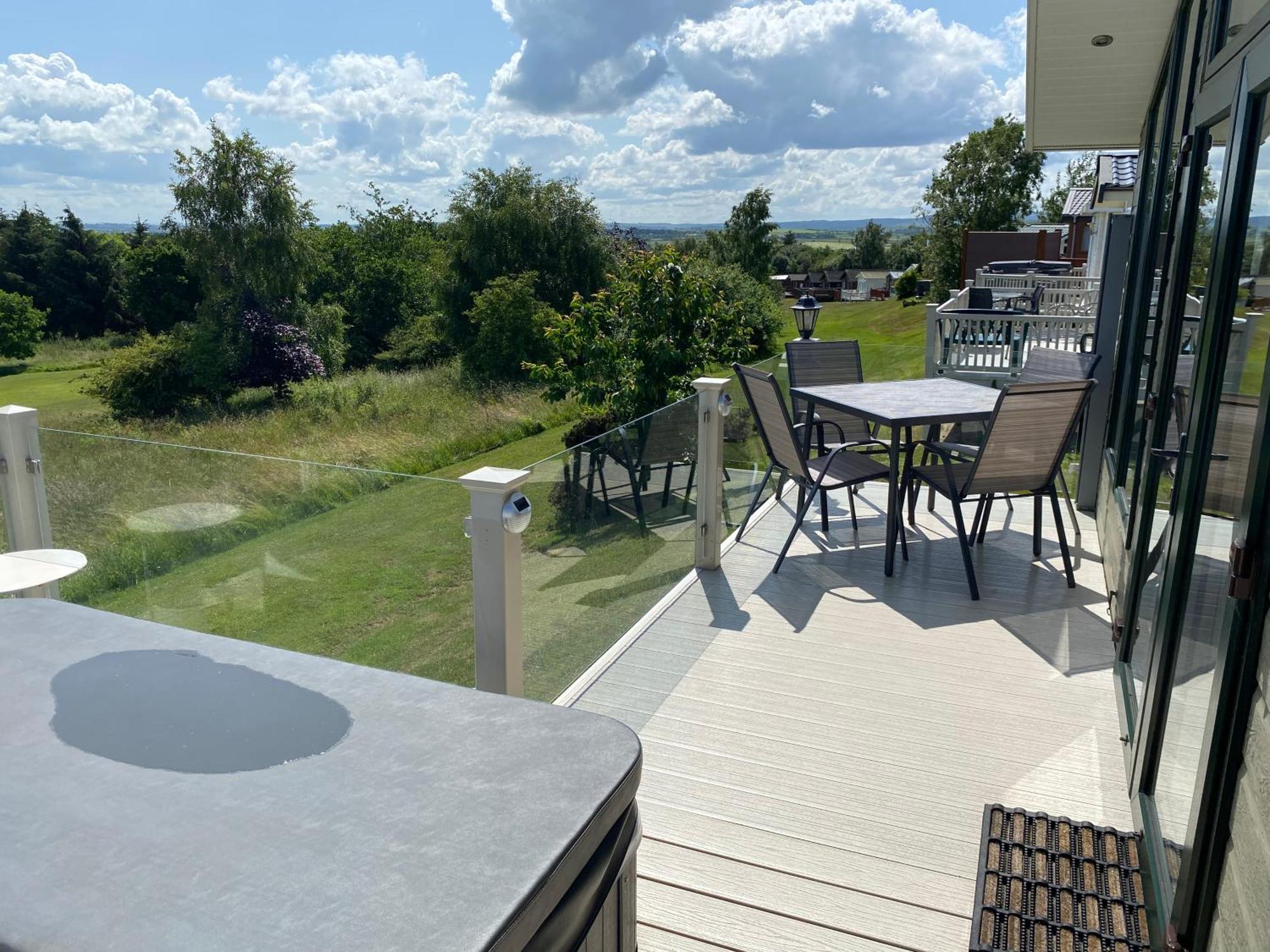 Hot Tub With Panoramic Views & Free Golf * Swarland
