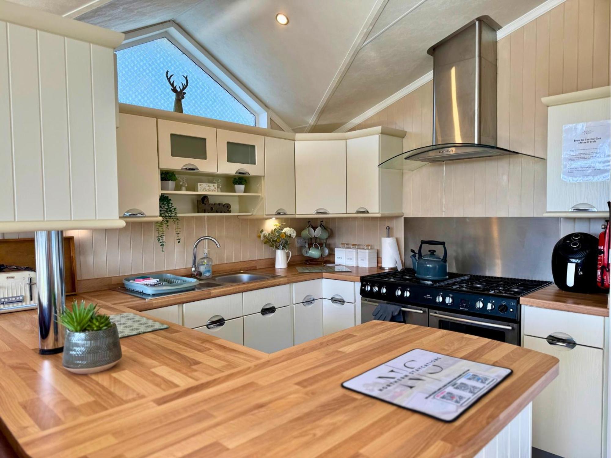 Hot Tub With Panoramic Views & Free Golf Apartment