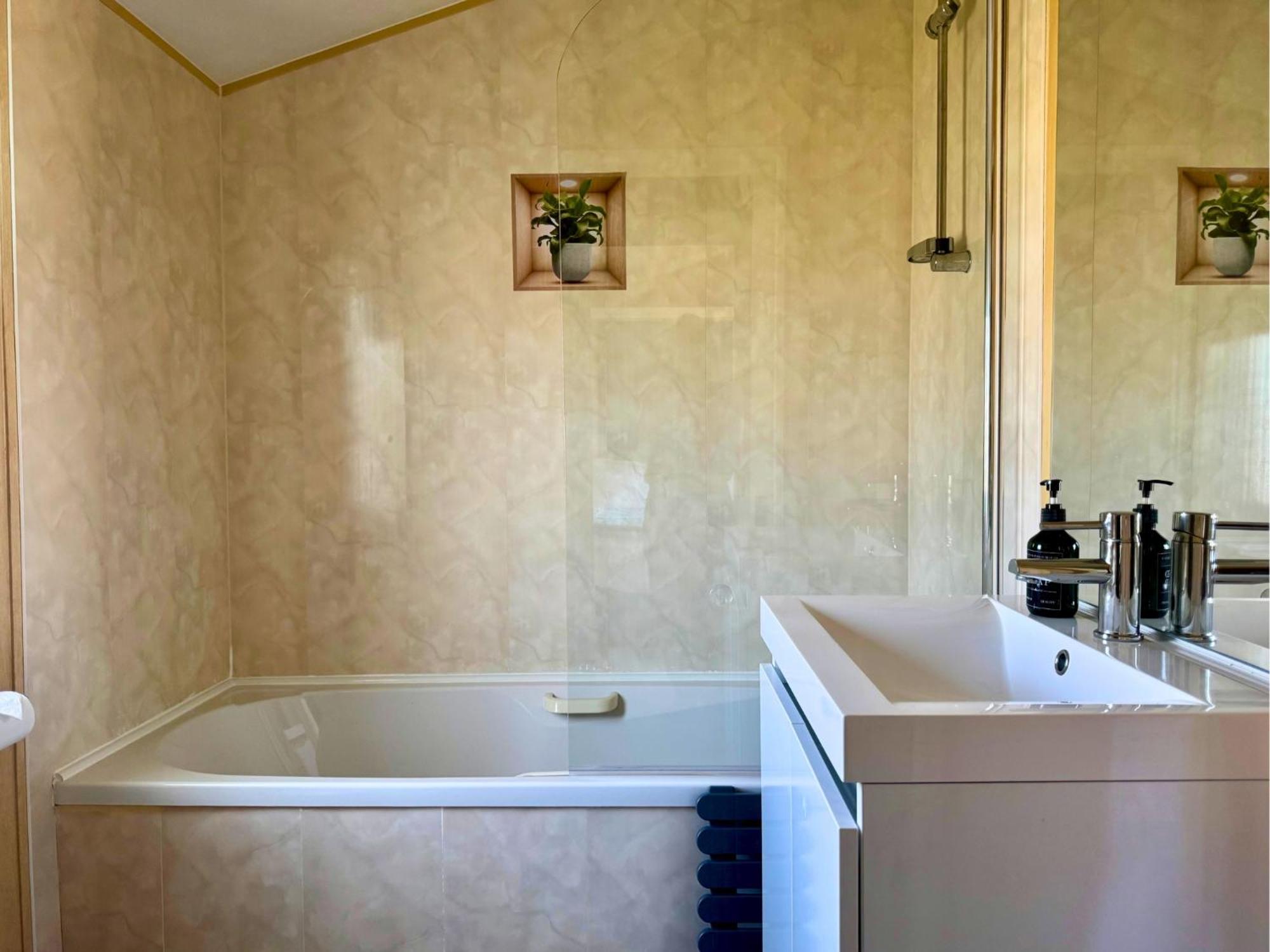 Hot Tub With Panoramic Views & Free Golf * Swarland