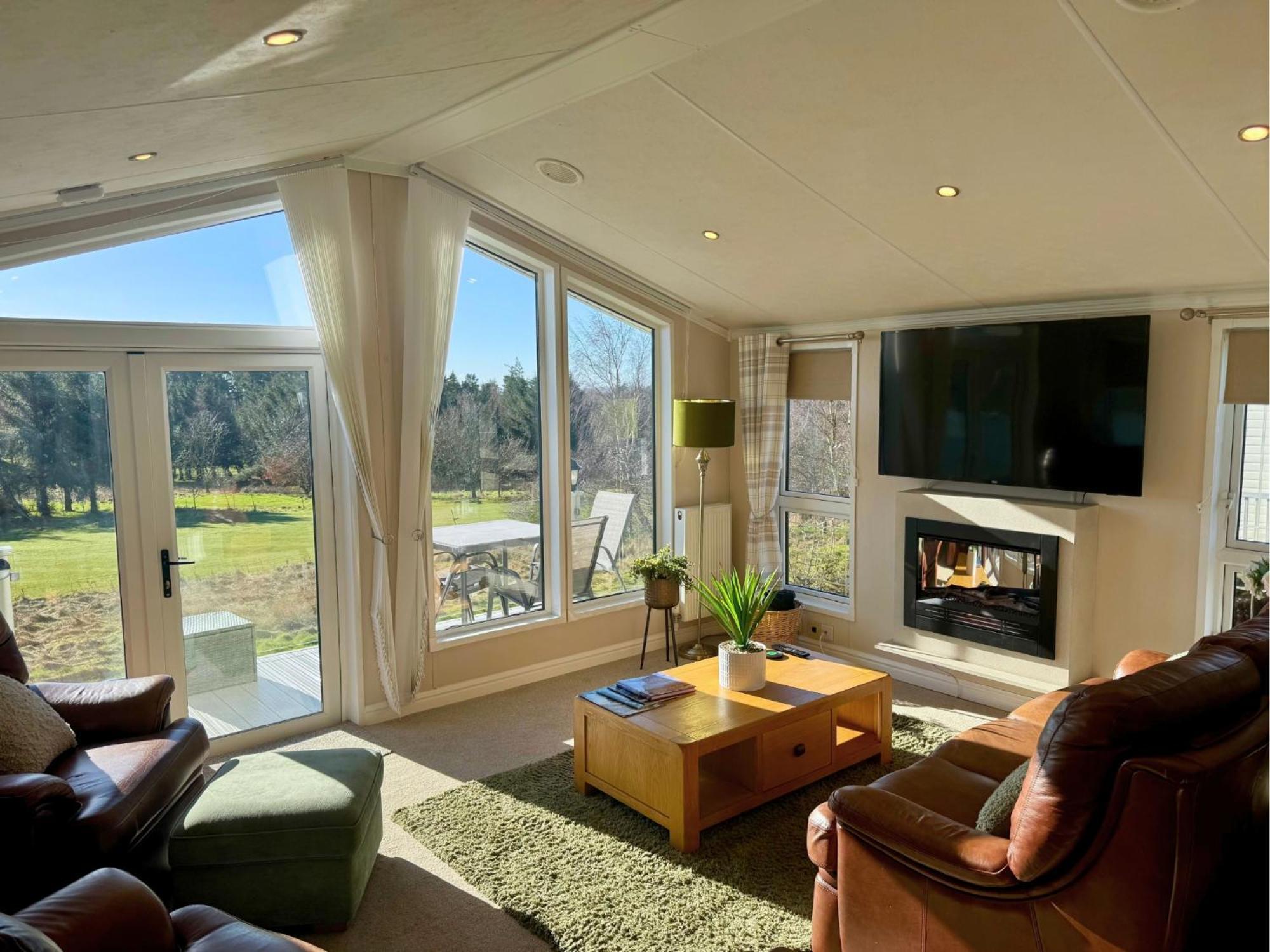Hot Tub With Panoramic Views & Free Golf Apartment