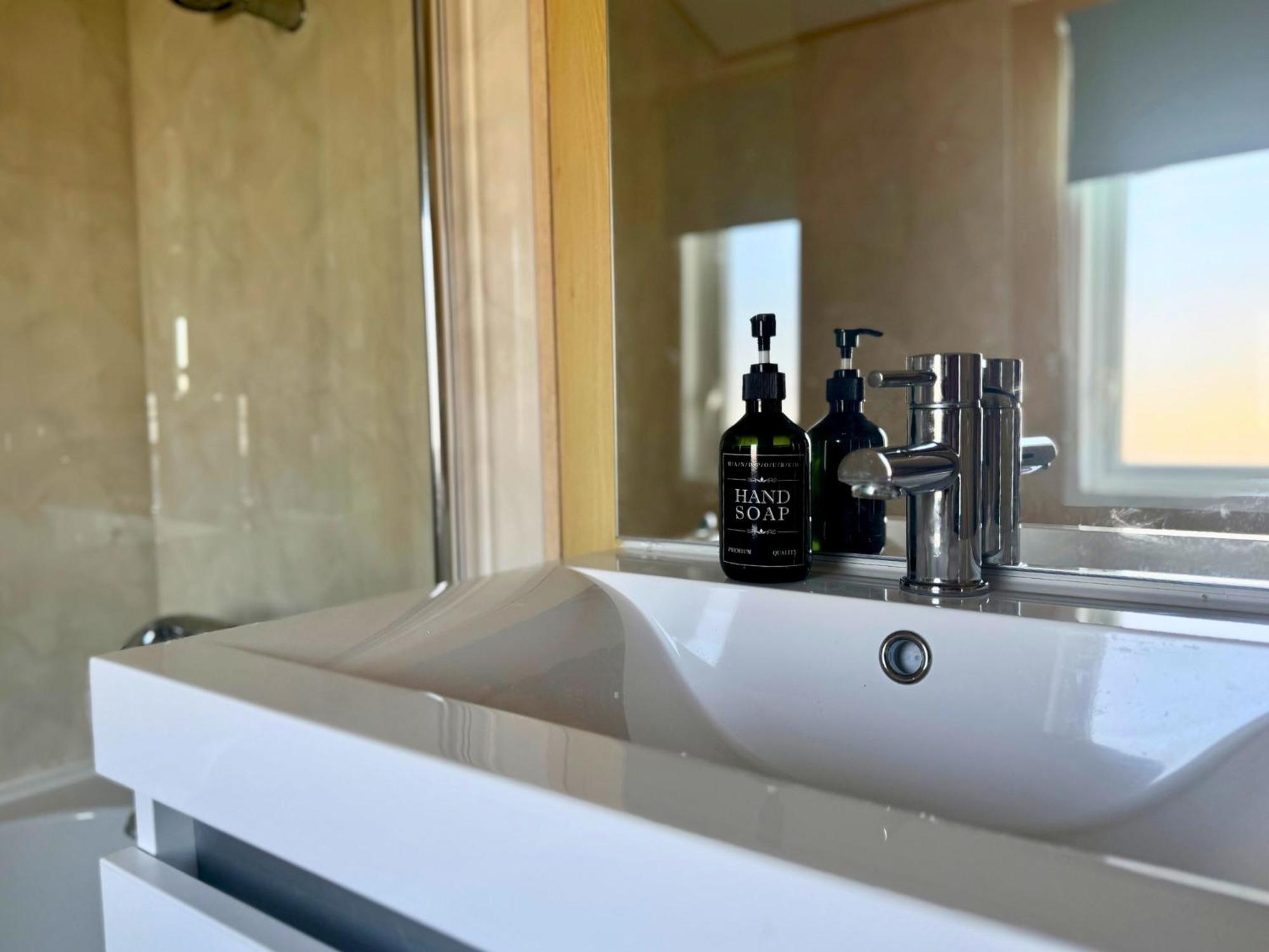 Hot Tub With Panoramic Views & Free Golf Apartment *